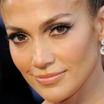 Jennifer-Lopez-Her-Oscars-Makeup
